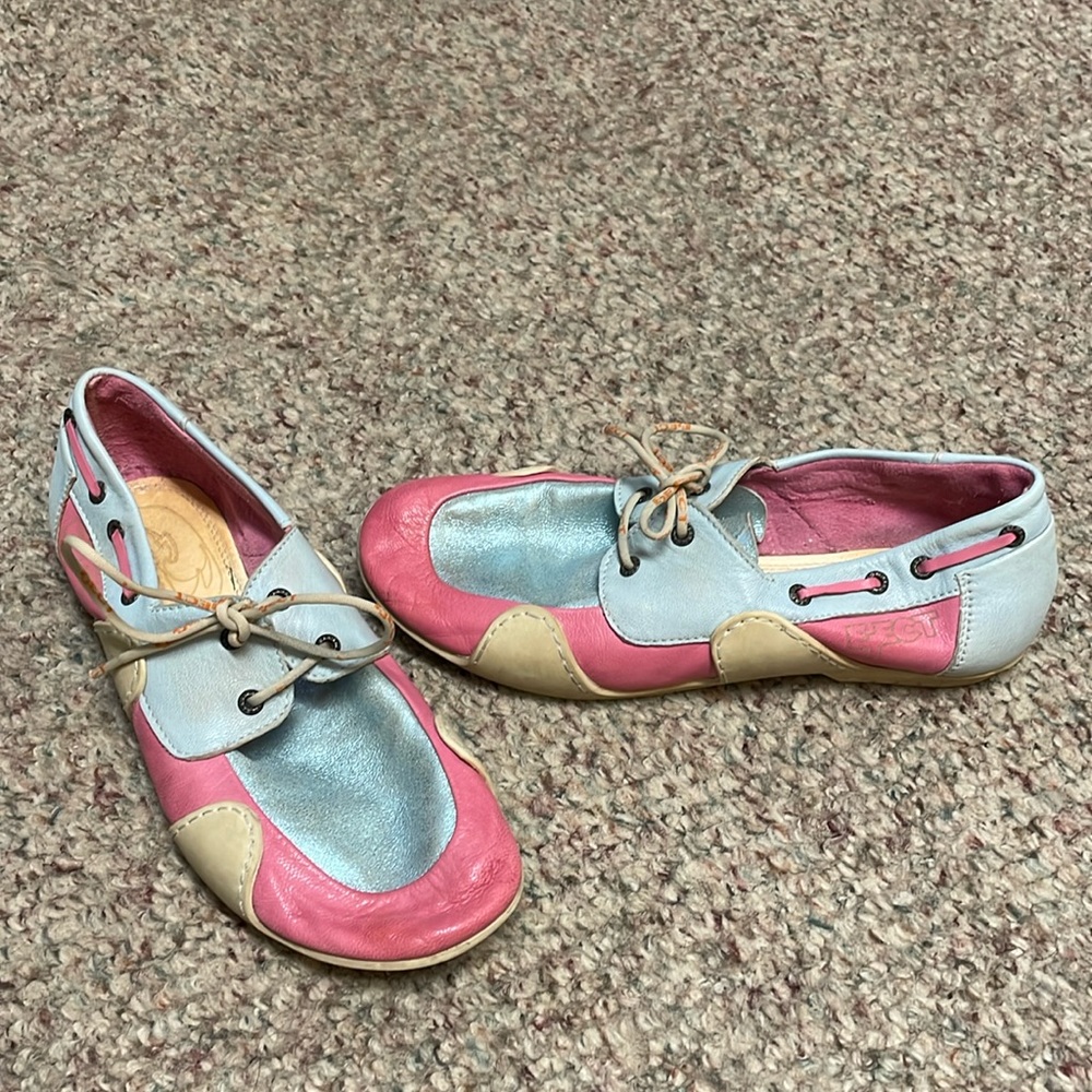 Eject leather shoes